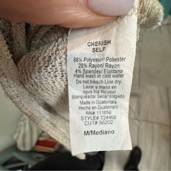 Cherish Apparel oversized, raw hem, cowl neck oatmeal colored top size Med - Picture 13 of 14